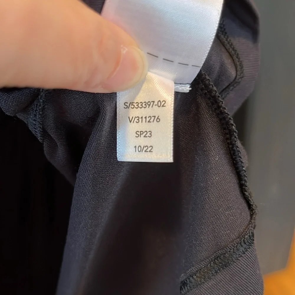 🇪🇸🐠Athleta Air Out Cinch Tee shirt black small